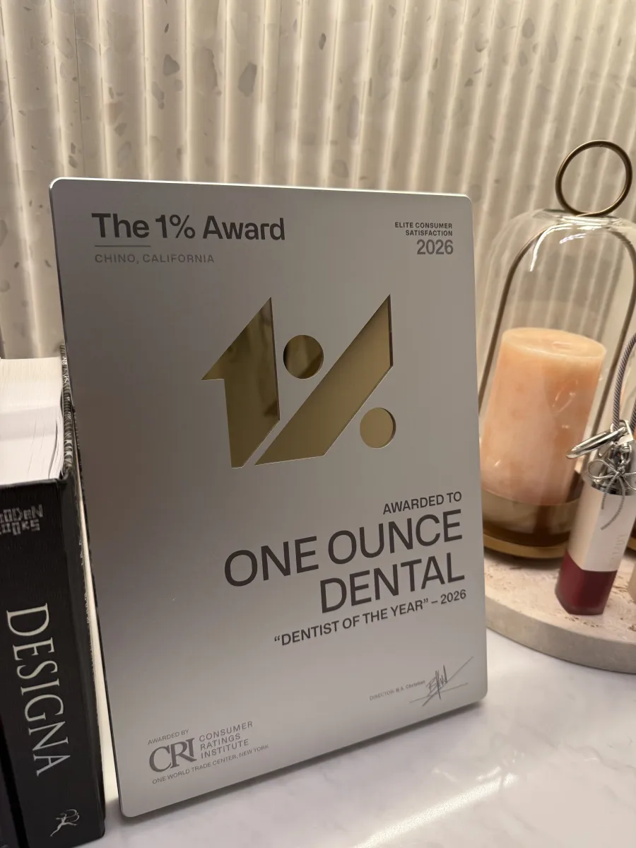 Consumer Ratings Institute 颁发给 One Ounce Dental 的 1% 大奖奖牌——2026「年度牙医」